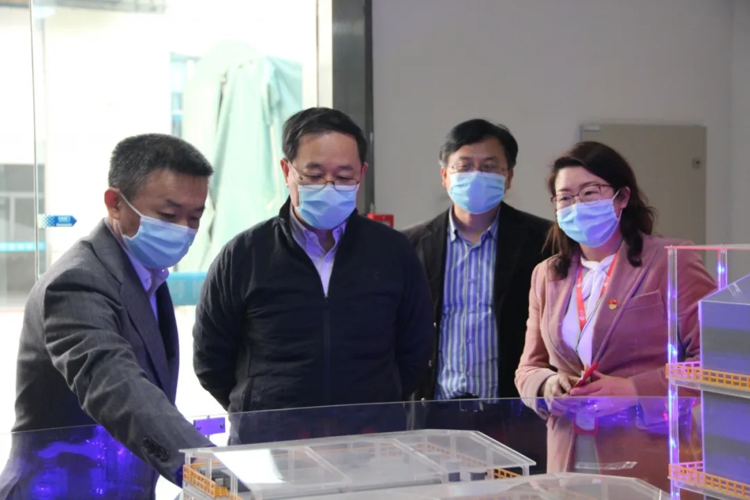 z6尊龙科技研制出的纳米膜材料得到安徽省经信厅领导的肯定